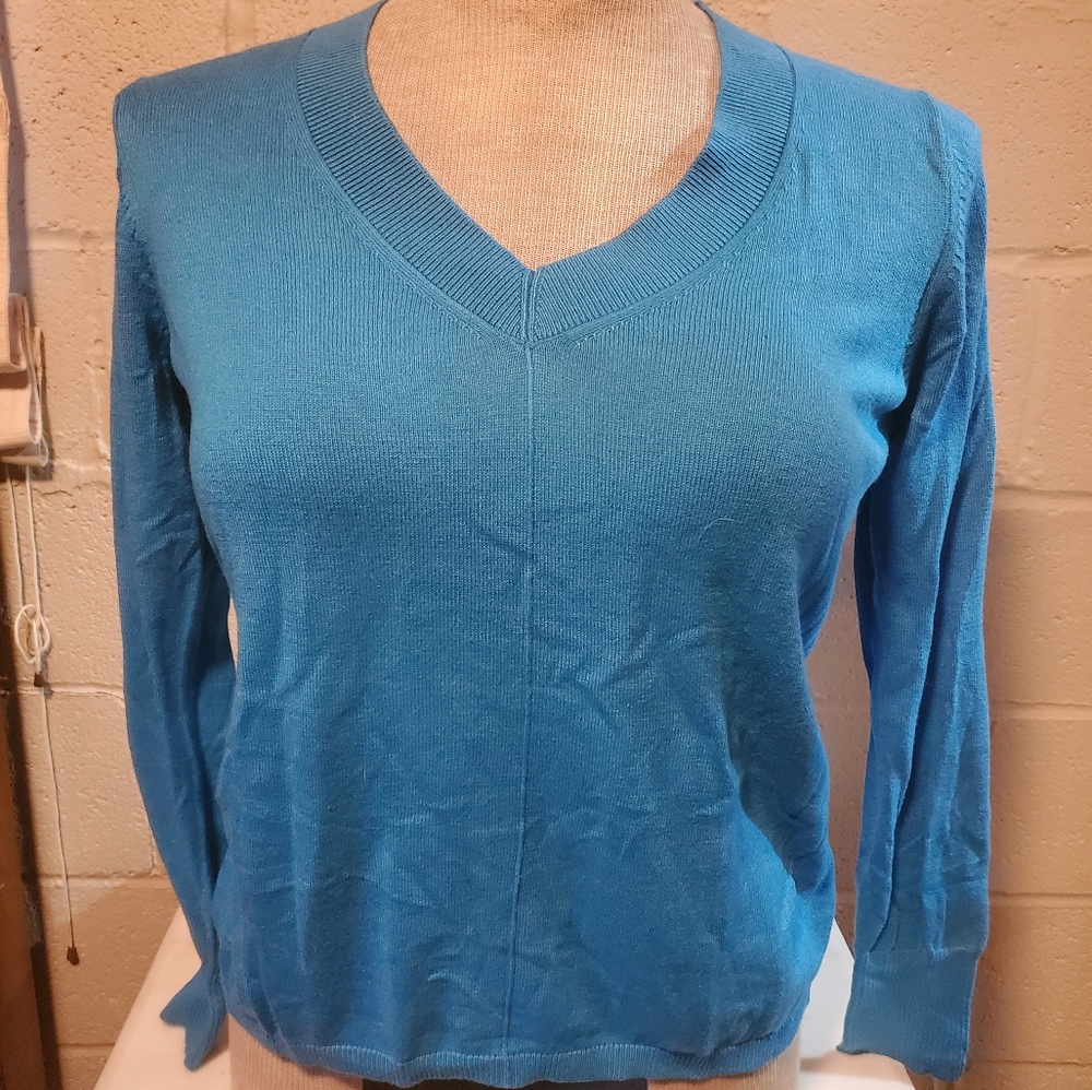 V-neck light weight sweater